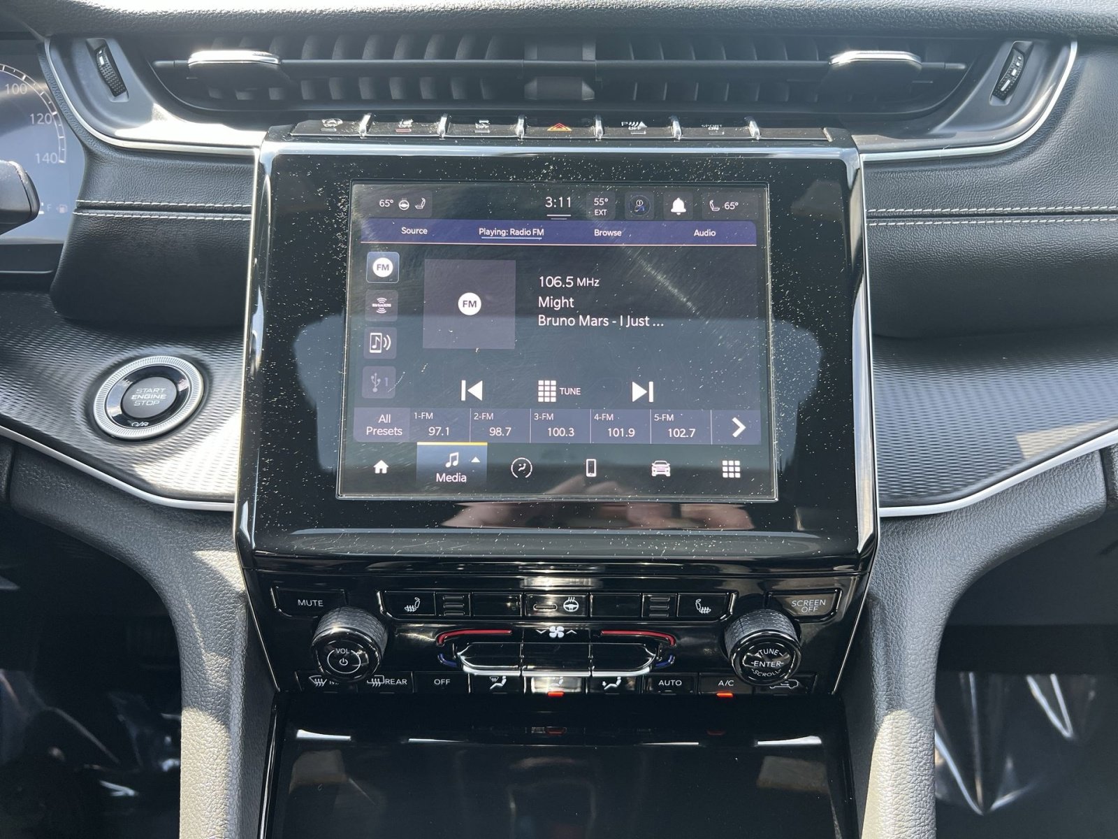 Used 2023 Jeep Grand Cherokee Altitude image 26