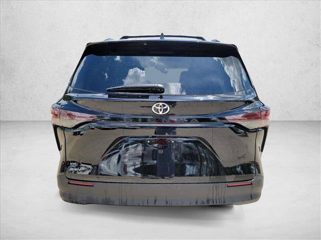Used 2026 Toyota Sienna LE FWD image 6