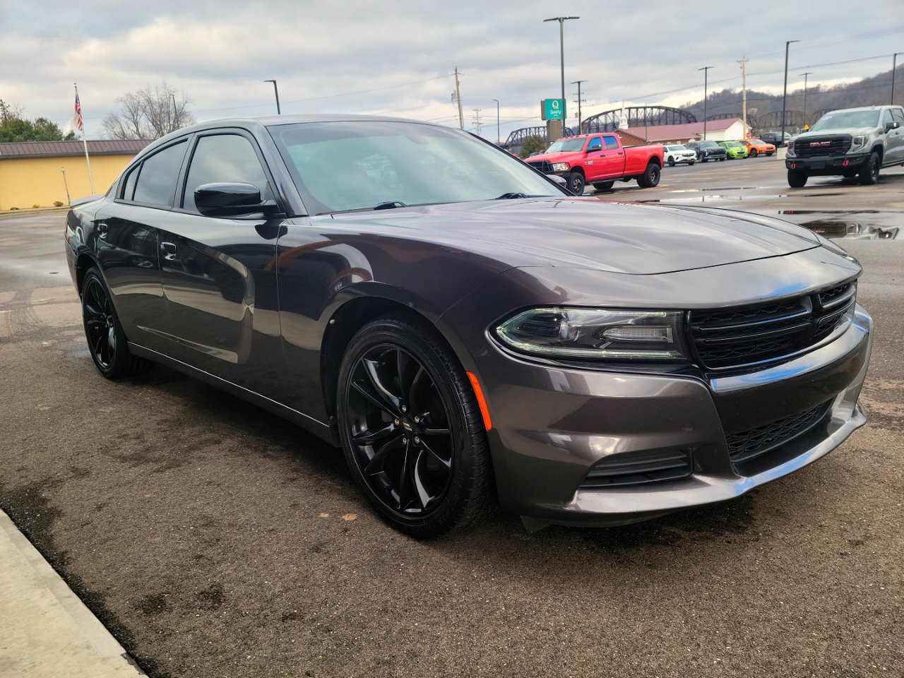 Used 2018 Dodge Charger SXT w/ Blacktop Package image 3