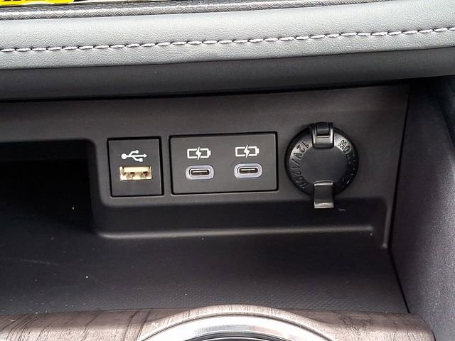 Used 2025 Toyota Highlander Platinum image 25