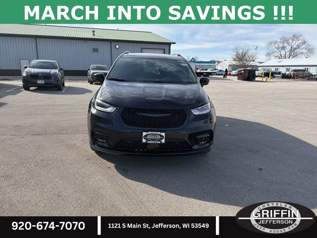 New 2026 Chrysler Pacifica Select w/ S Appearance Package image 3