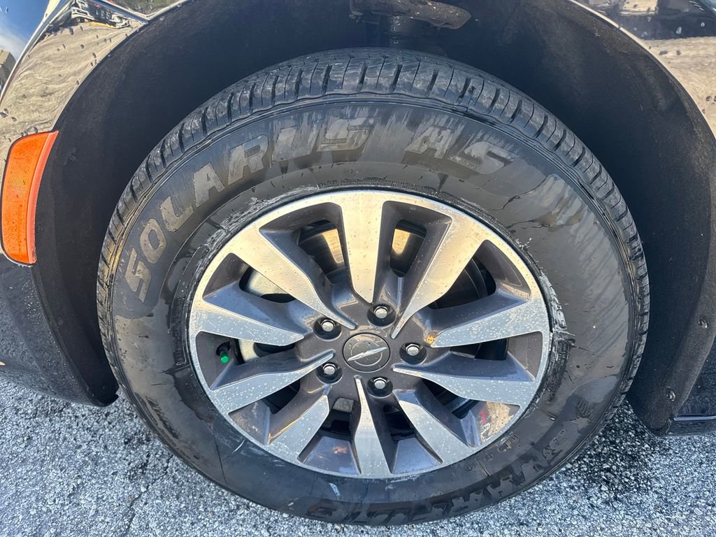 Used 2024 Chrysler Pacifica Select image 20