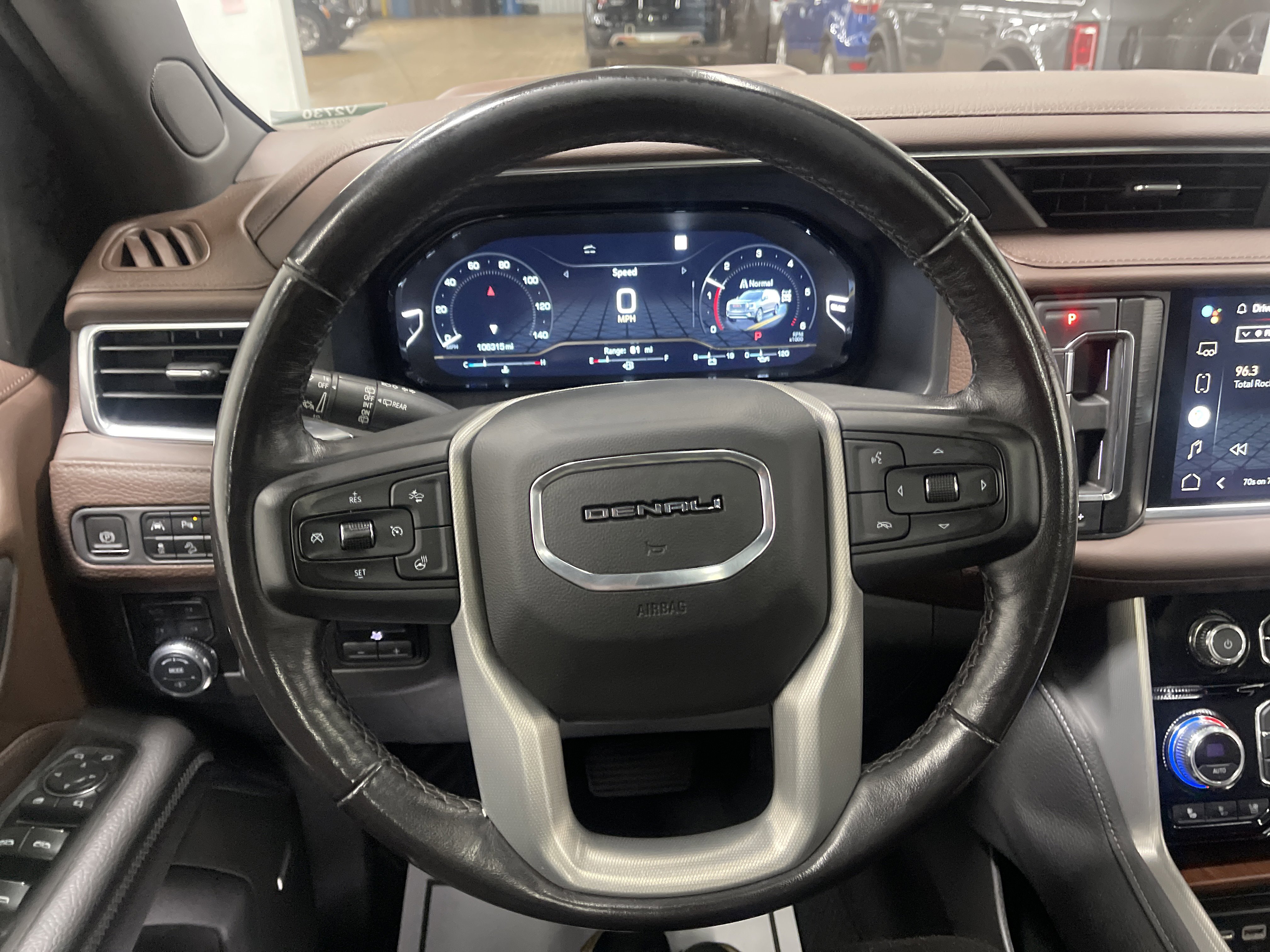Used 2022 GMC Yukon Denali w/ Advanced Technology Package AWD/4WD image 31