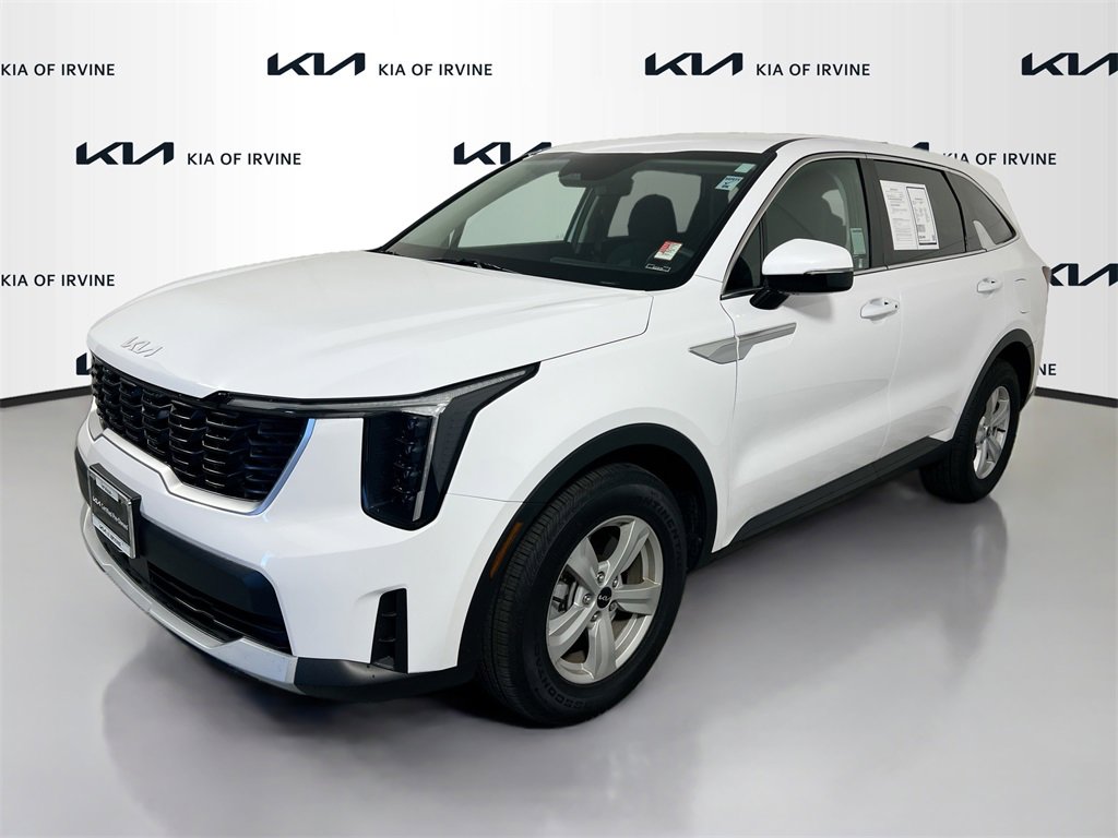 Certified 2024 Kia Sorento LX image 4