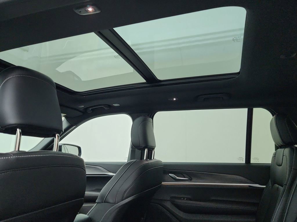 New 2025 Jeep Grand Cherokee L Limited image 29