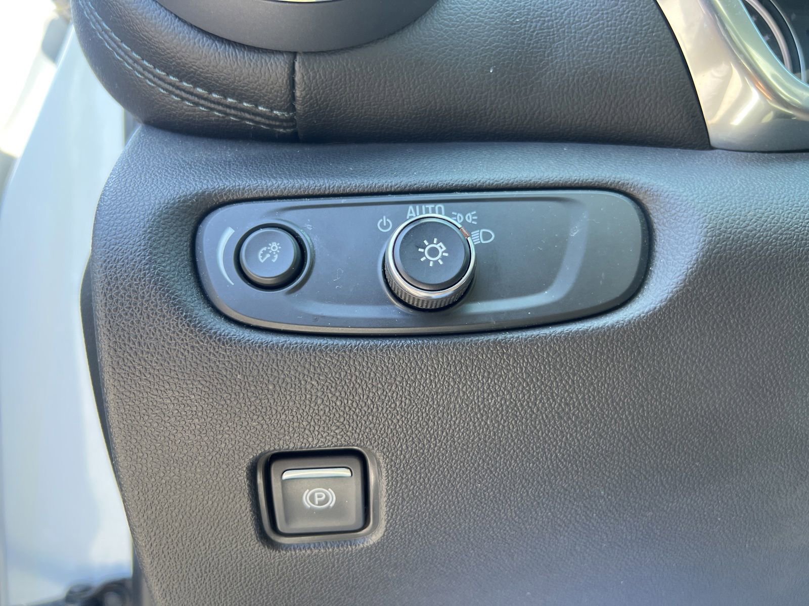 Used 2019 Chevrolet Blazer LT FWD image 25