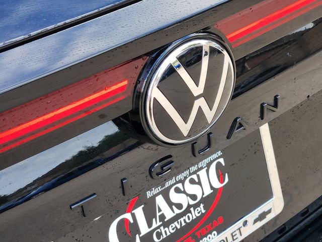 Used 2025 Volkswagen Tiguan SE R-Line AWD/4WD image 9
