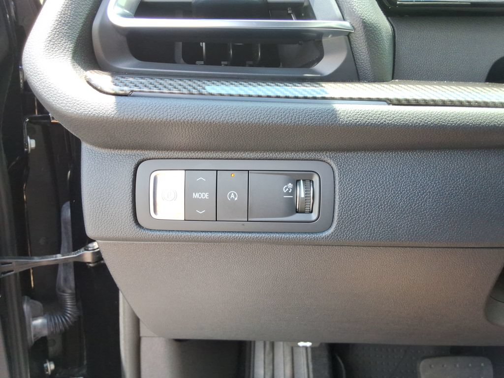 Certified 2025 Chevrolet Traverse High Country FWD image 37