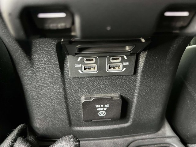 Used 2022 Jeep Gladiator Overland image 11