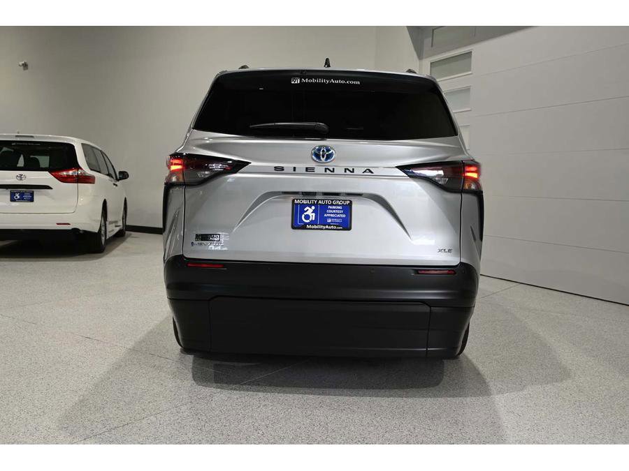 New 2025 Toyota Sienna XLE w/ XLE Plus Package image 7
