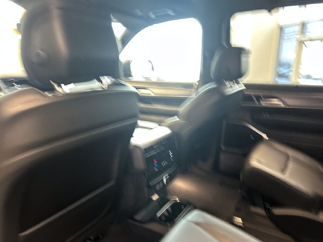 New 2026 Jeep Grand Wagoneer Limited w/ Convenience Group I AWD/4WD image 39