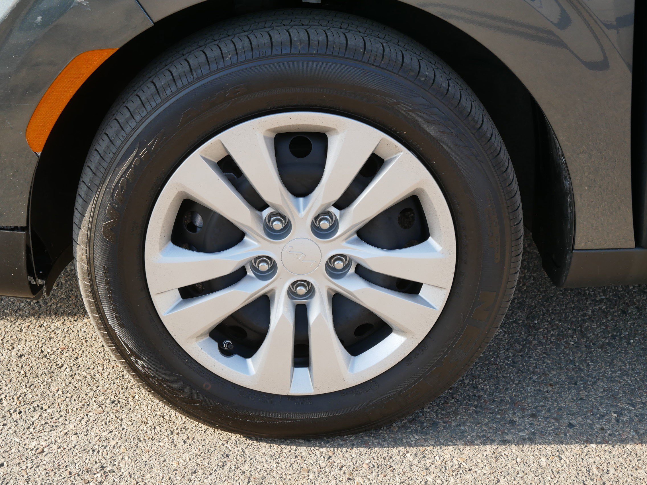 Certified 2025 Kia Soul LX FWD image 15