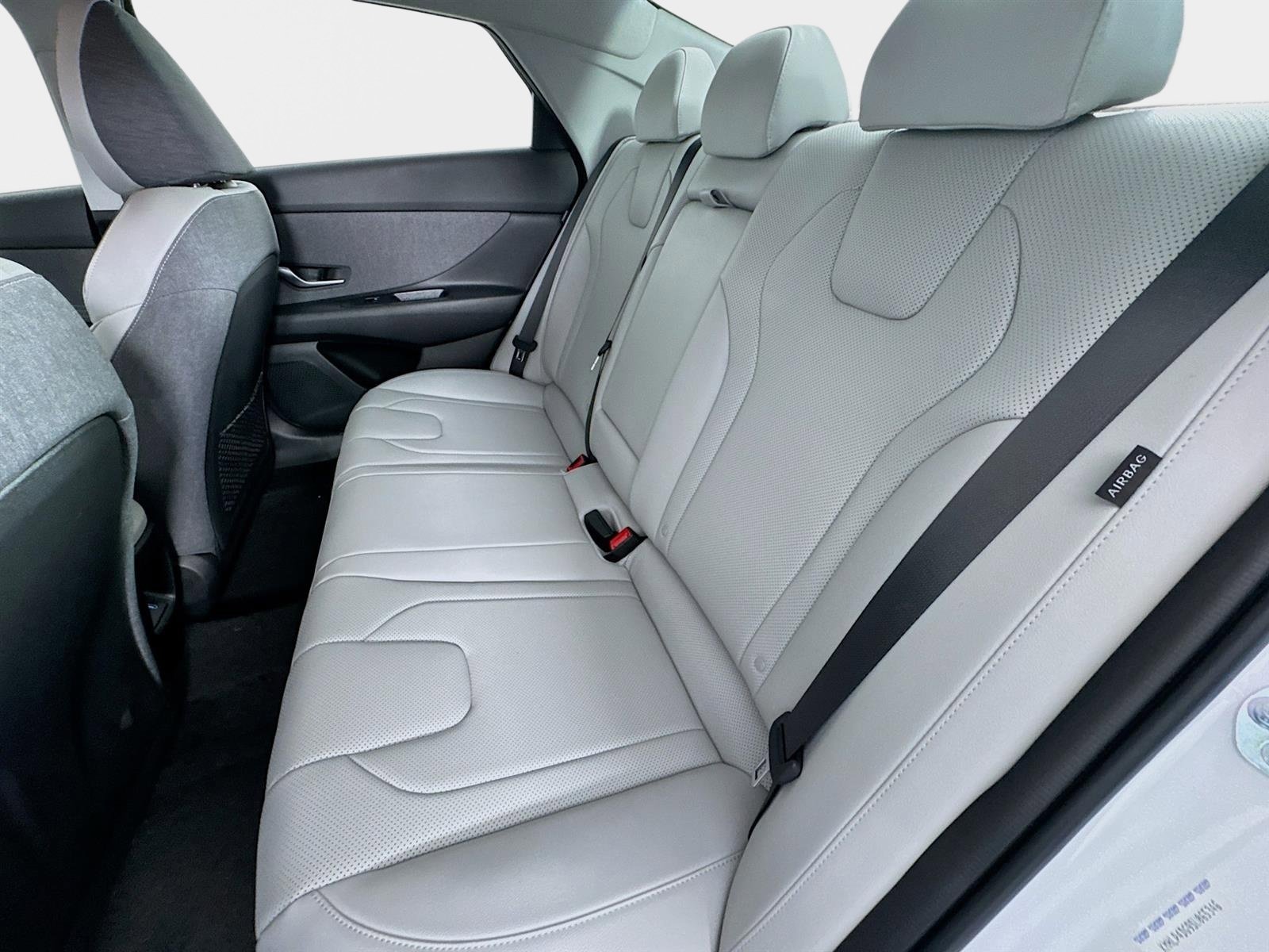 Certified 2025 Hyundai Elantra Limited image 24