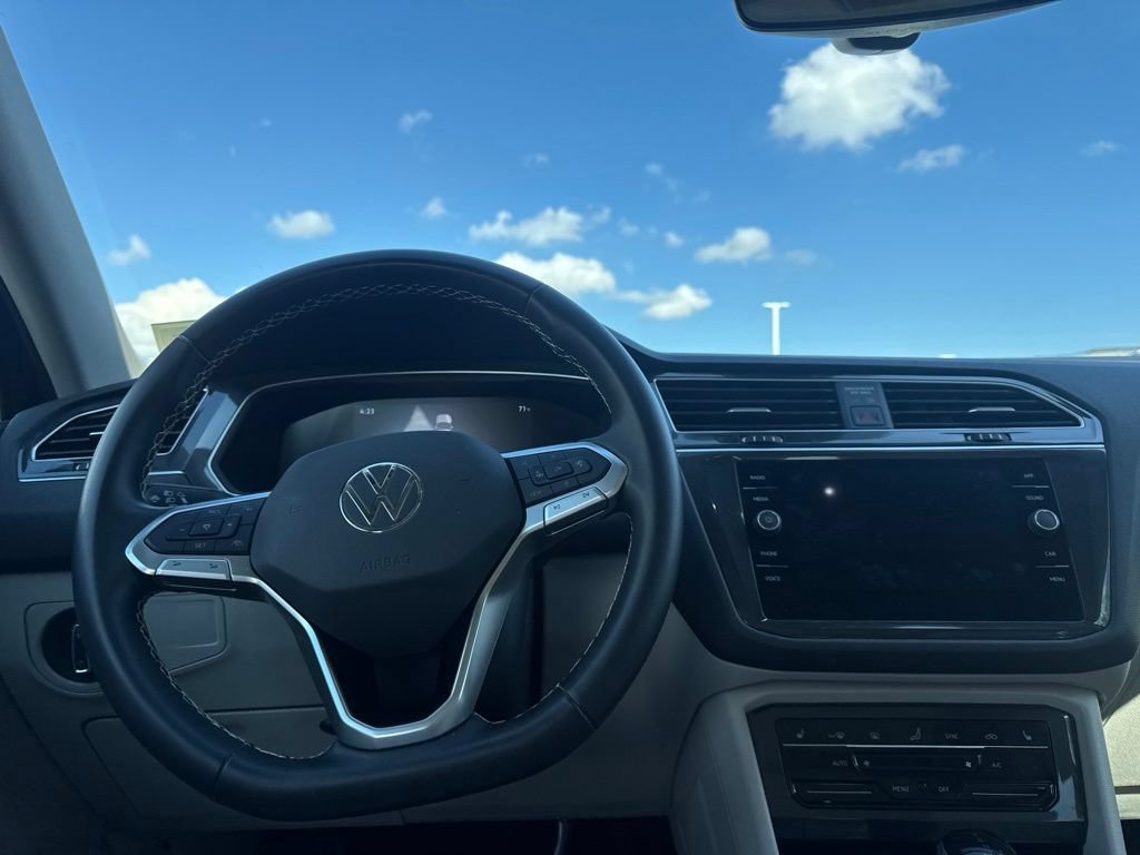 Used 2024 Volkswagen Tiguan SE AWD/4WD image 11