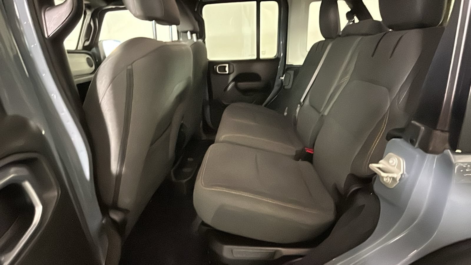 Used 2024 Jeep Wrangler Unlimited AWD/4WD image 29