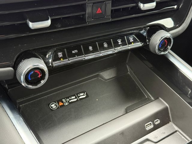 Used 2025 Chevrolet Tahoe Z71 w/ Comfort Package image 35