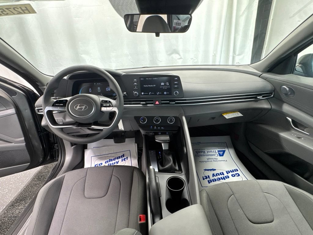 New 2026 Hyundai Elantra SE FWD image 25