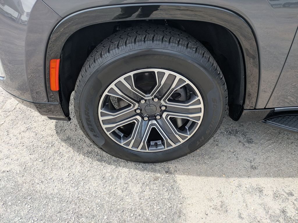 Used 2024 Jeep Wagoneer Series II w/ Flexible Seating Group image 10