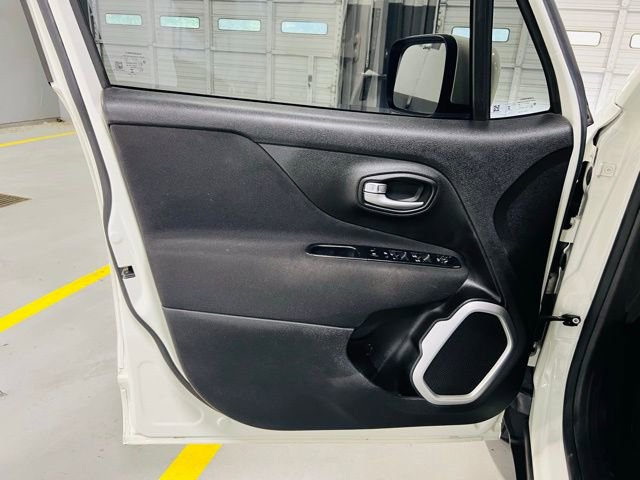 Used 2019 Jeep Renegade Latitude w/ Cold Weather Group image 26