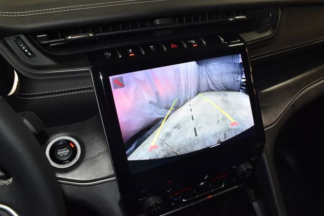 Used 2023 Jeep Grand Cherokee Limited image 15