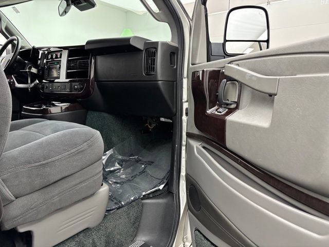 Used 2019 Chevrolet Express 2500 RWD image 21
