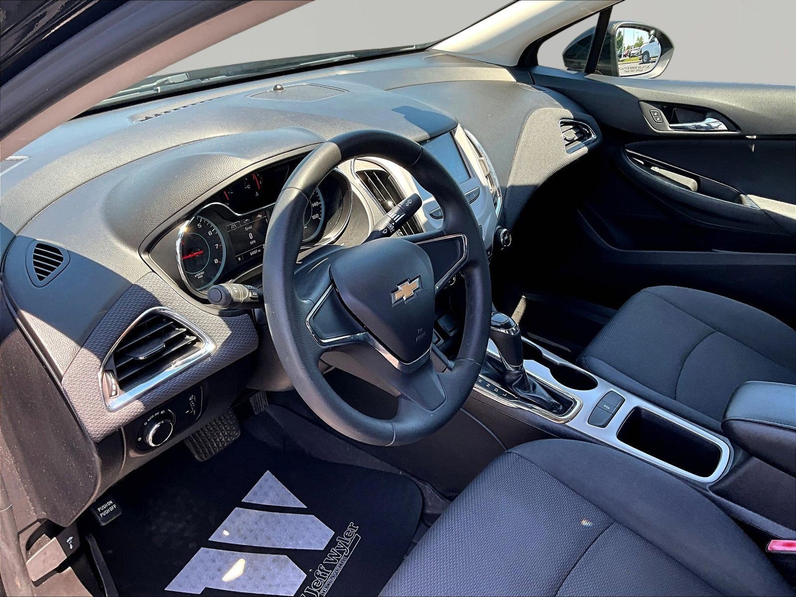 Used 2018 Chevrolet Cruze LS FWD image 15