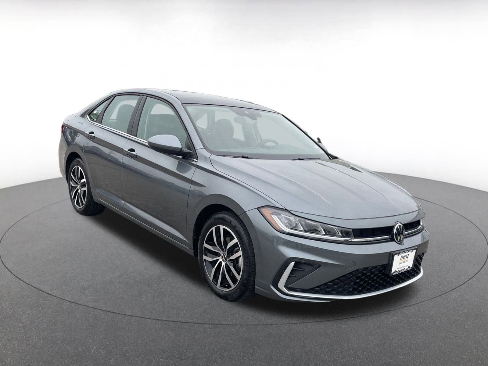 Used 2025 Volkswagen Jetta SE image 1