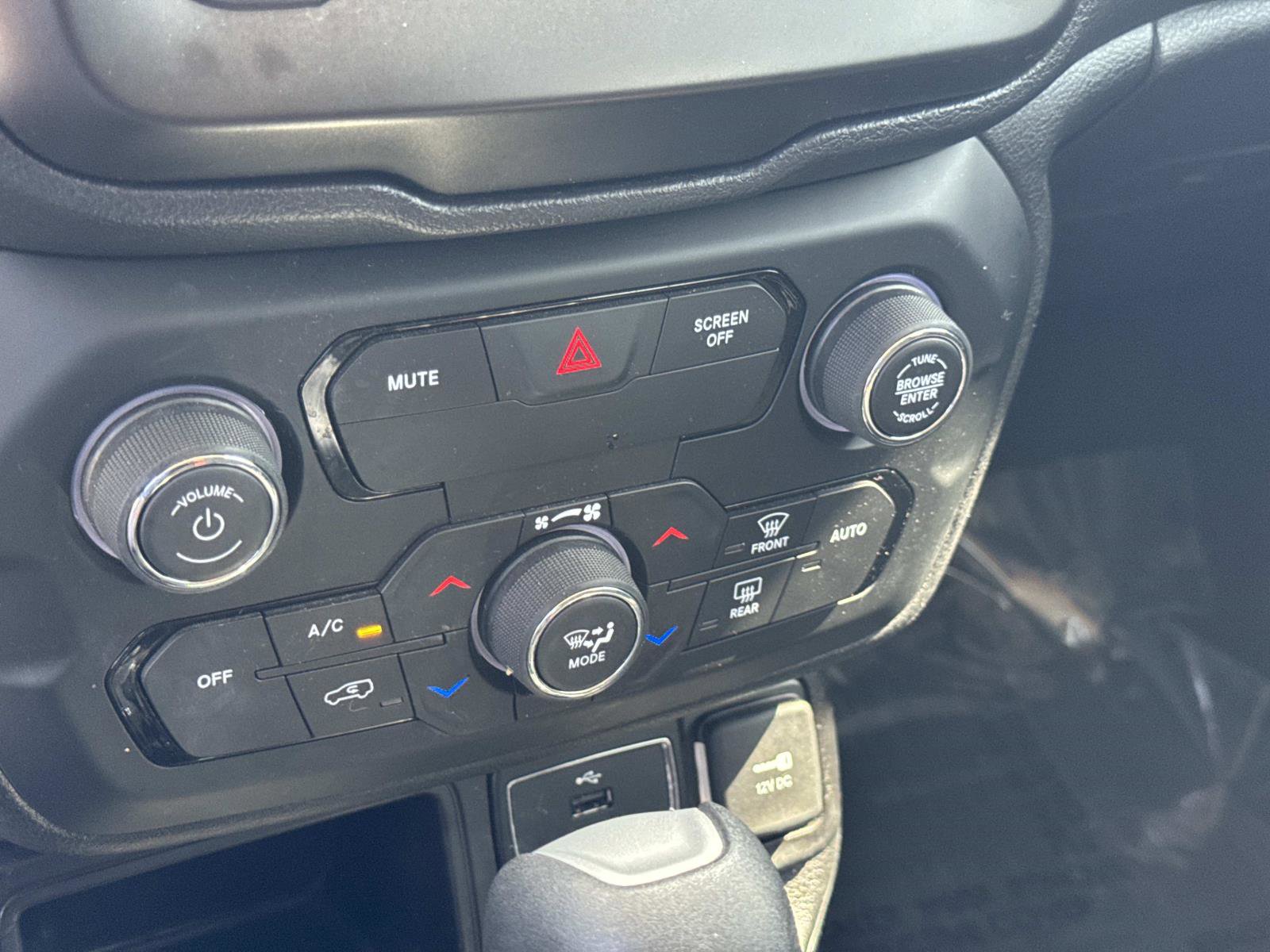 Used 2019 Jeep Renegade Altitude w/ Quick Order Package 2XM image 25