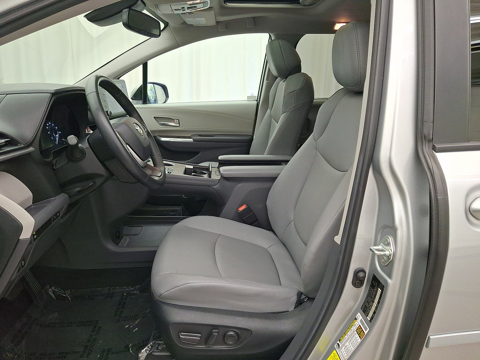 Certified 2024 Toyota Sienna XLE AWD/4WD image 4