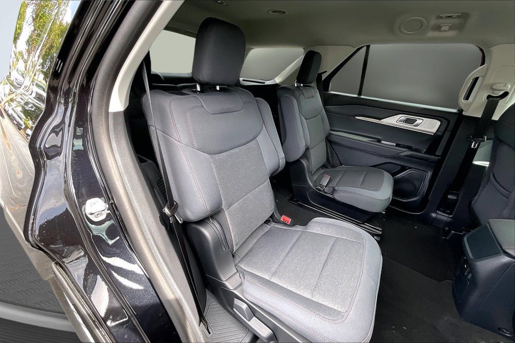 New 2026 Ford Explorer Active RWD image 9