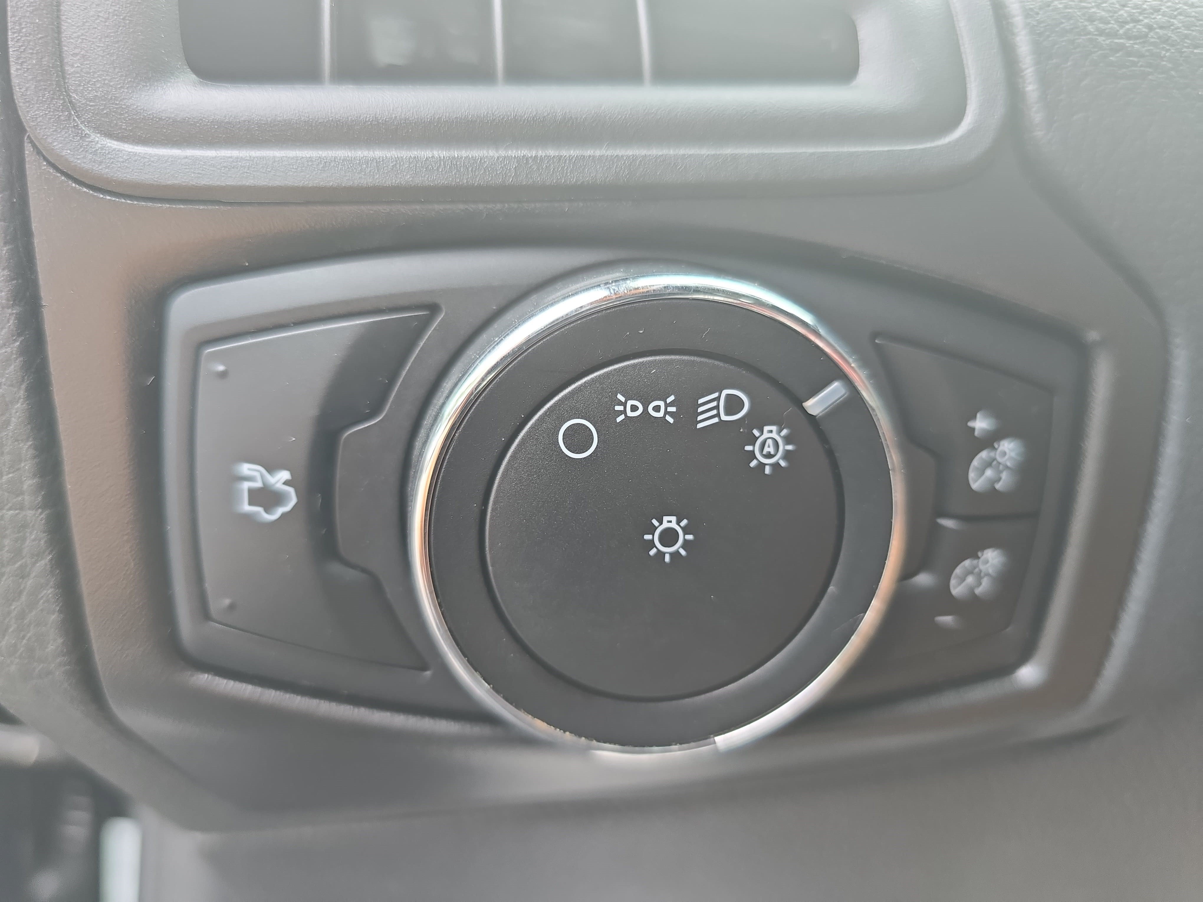 Used 2014 Ford Focus SE FWD image 23