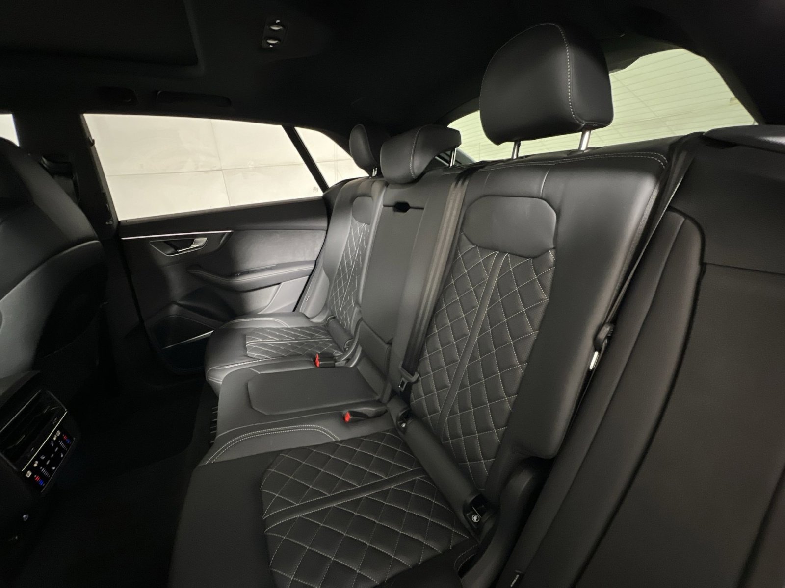Used 2023 Audi SQ8 Premium Plus AWD/4WD image 25