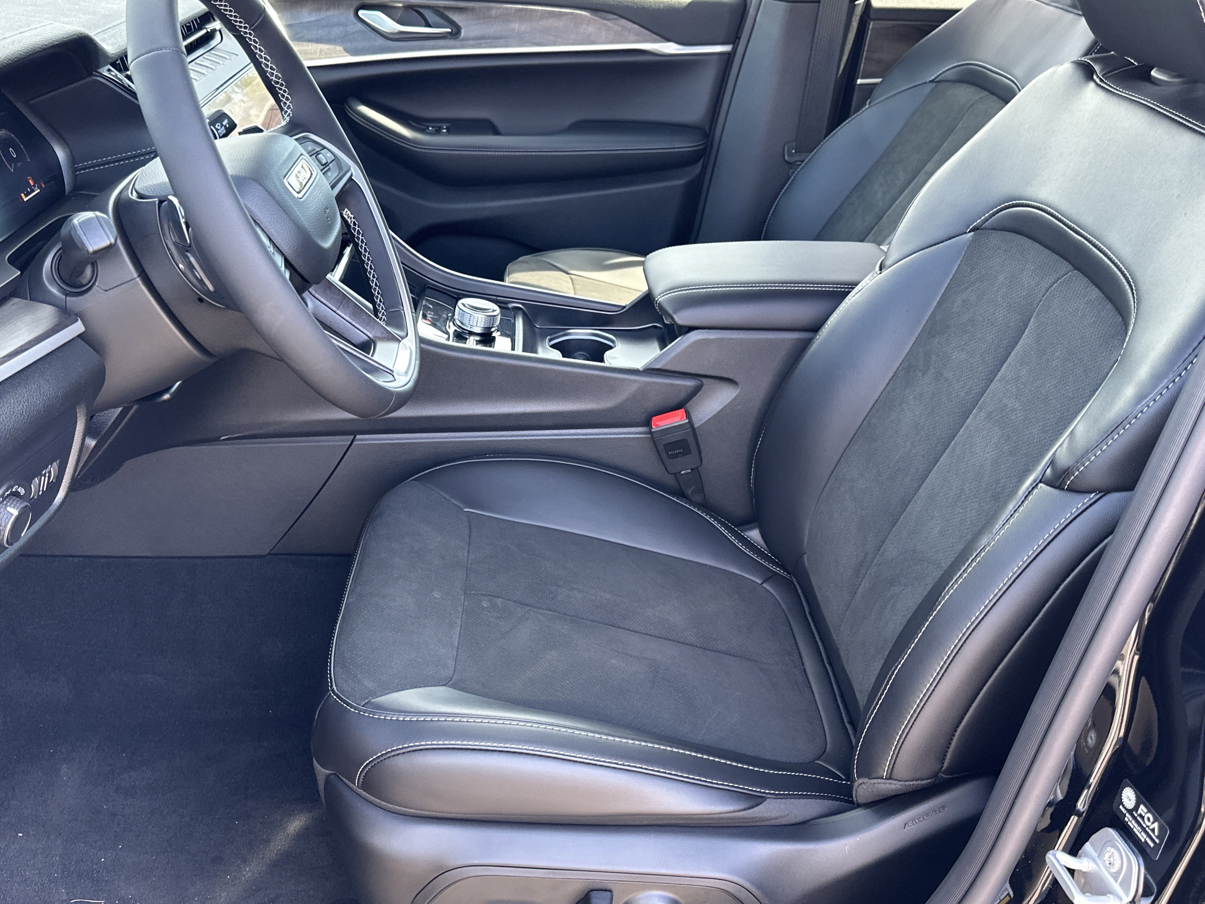 New 2026 Jeep Grand Cherokee Altitude image 10