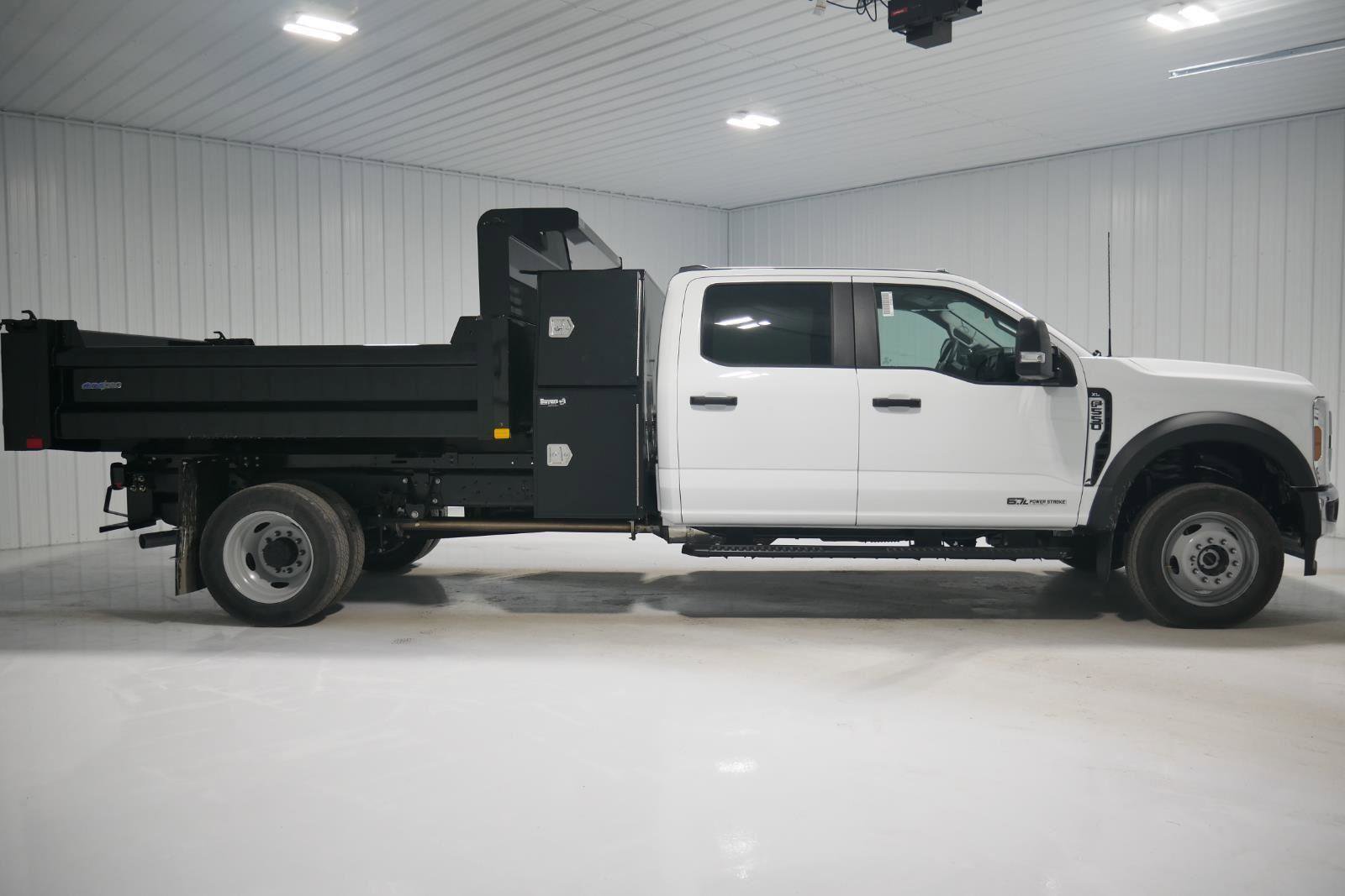 New 2026 Ford F550 4x4 Crew Cab image 9