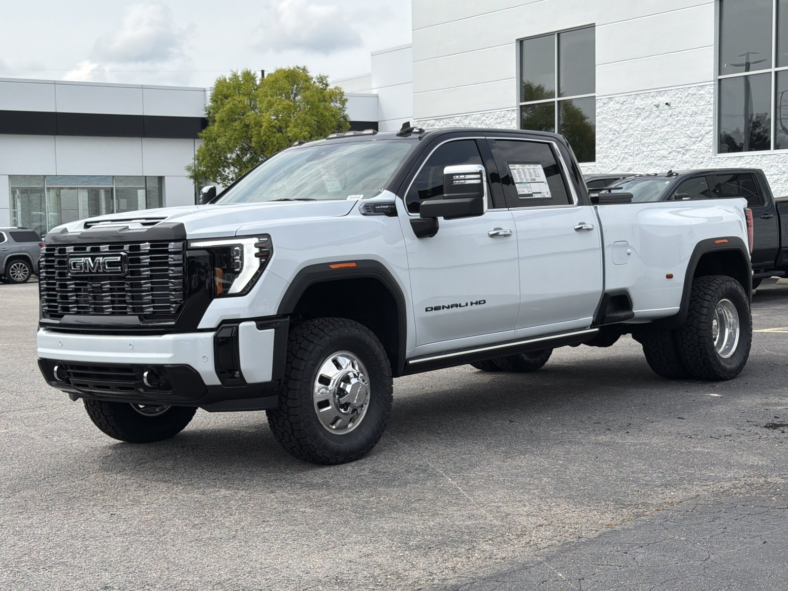 New 2026 GMC Sierra 3500 Denali Ultimate AWD/4WD image 7