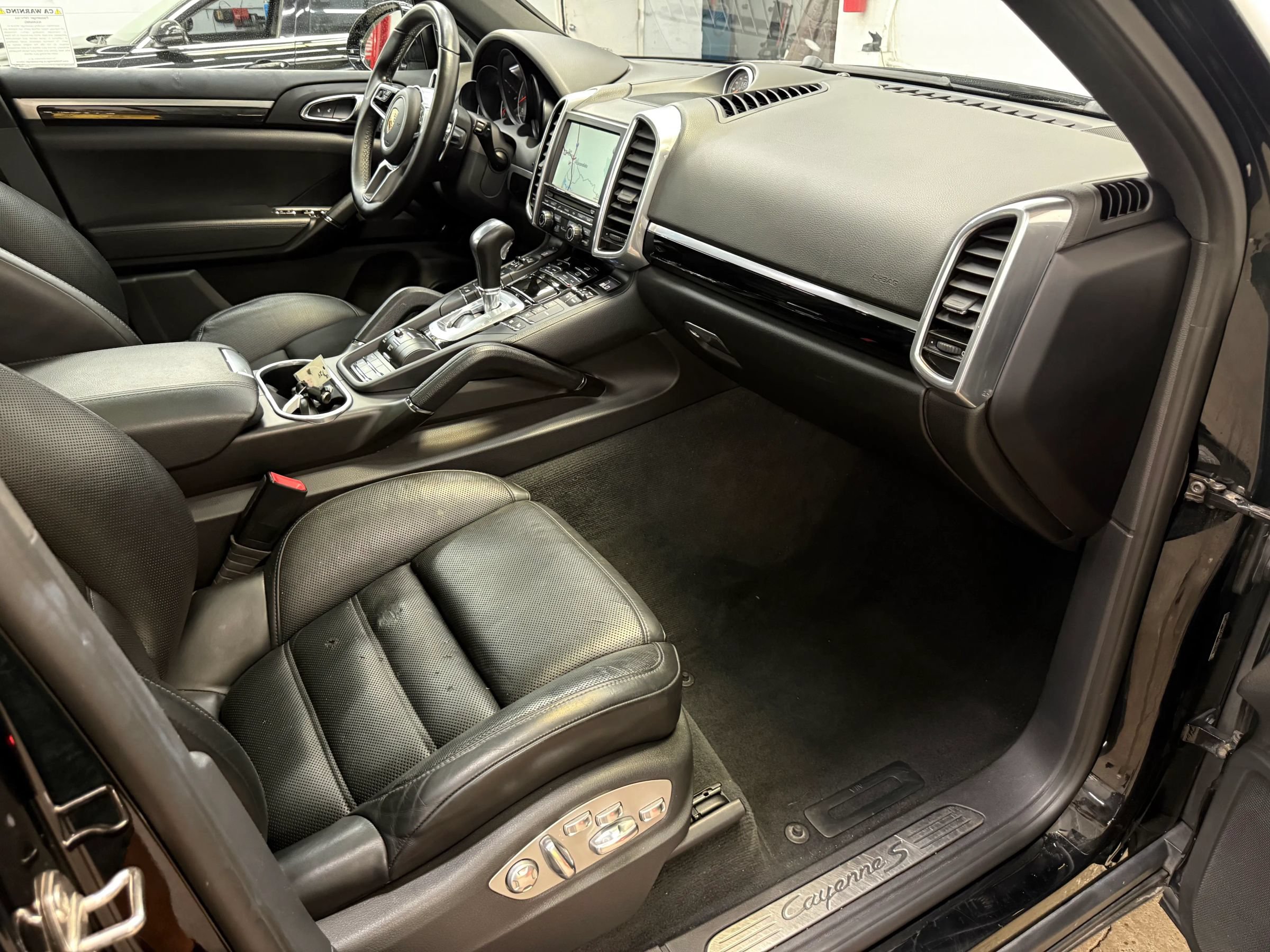 Used 2016 Porsche Cayenne S AWD/4WD image 31