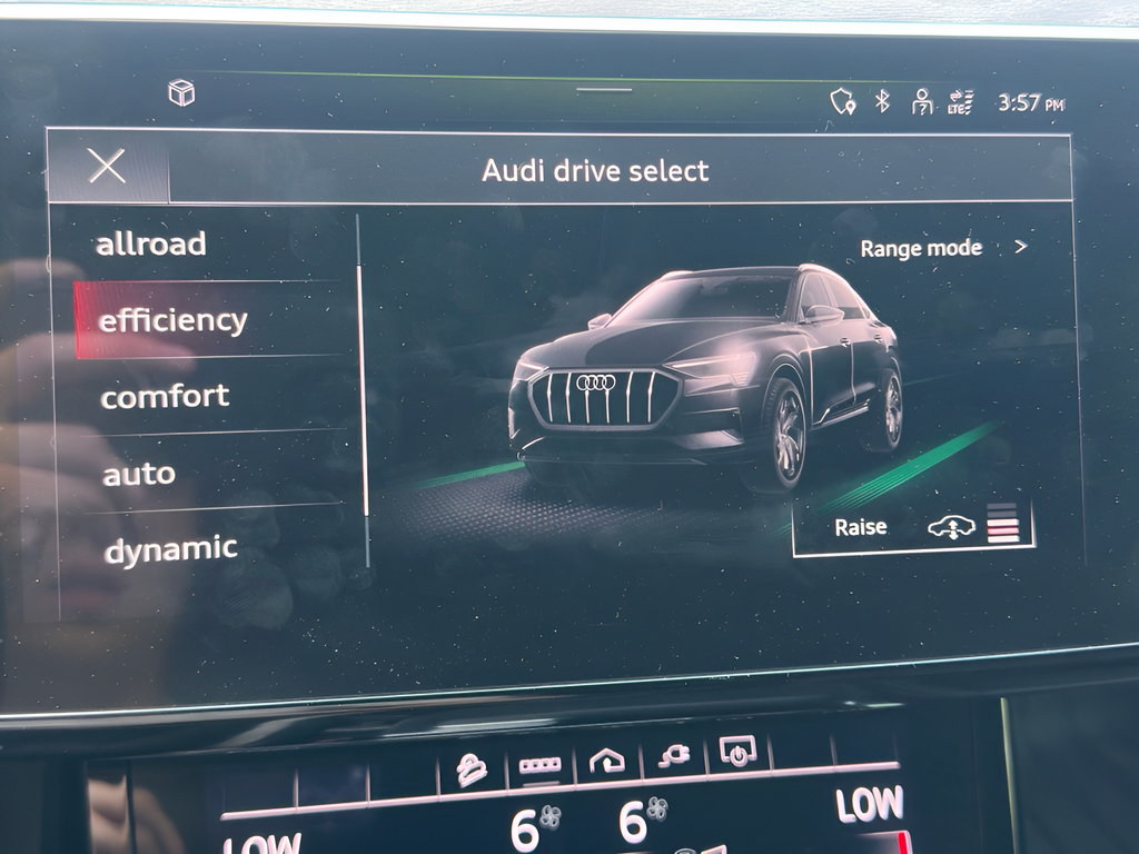 Used 2024 Audi Q8 e-tron Premium Plus w/ Premium Plus Package AWD/4WD image 23