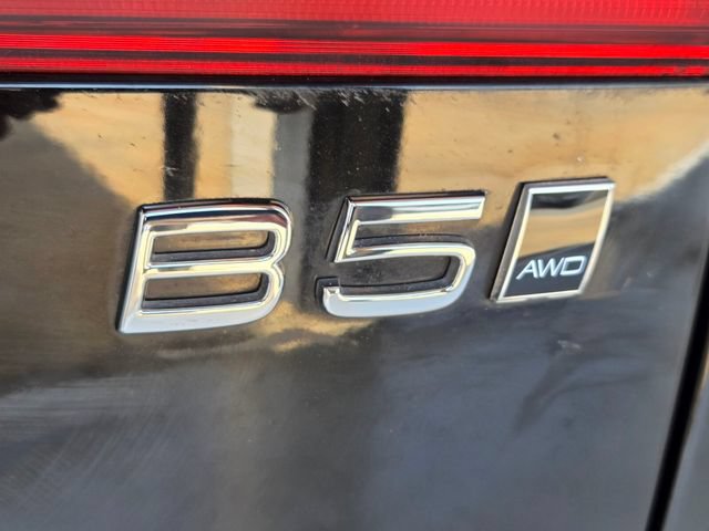 Certified 2024 Volvo XC60 B5 Plus AWD/4WD image 17