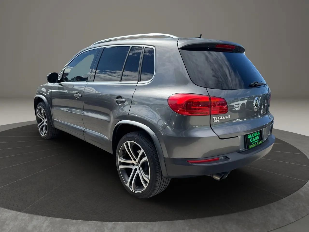 Used 2017 Volkswagen Tiguan SEL image 6