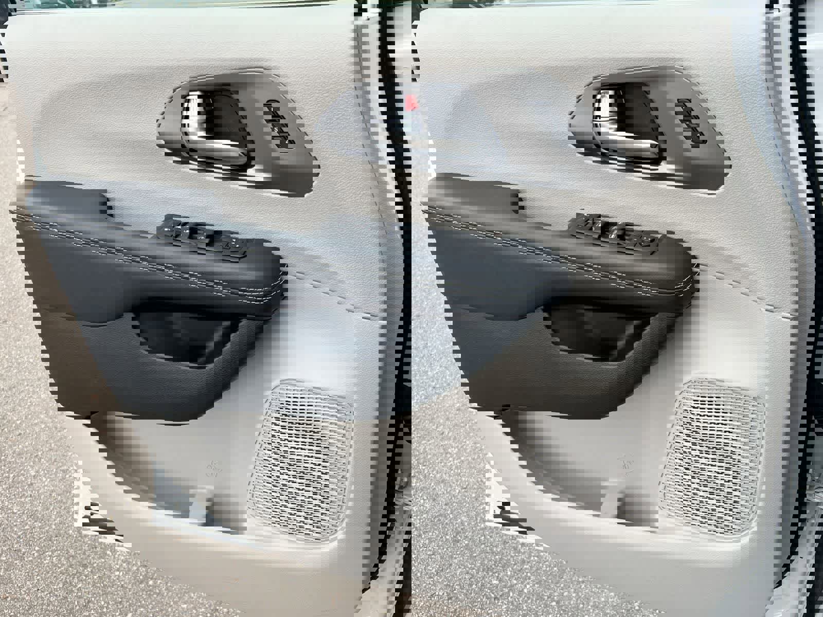 Used 2023 Chrysler Pacifica Touring-L image 30