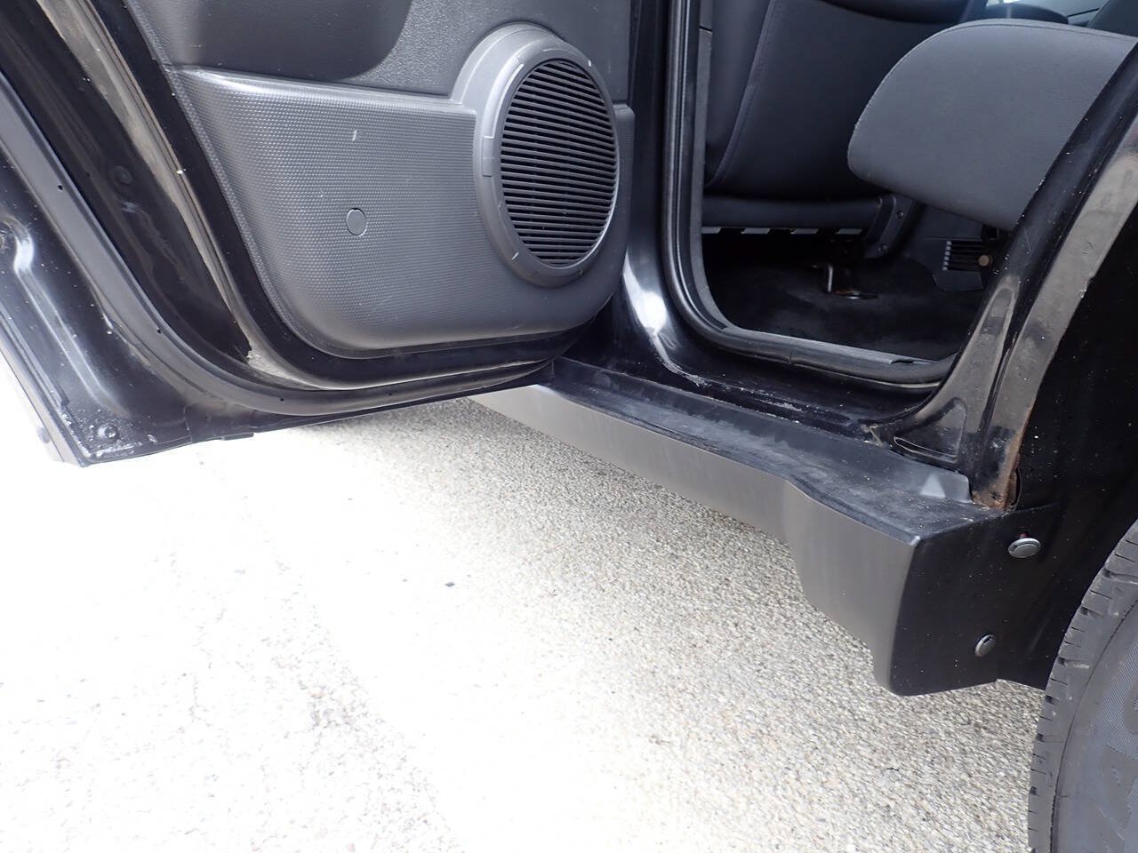 Used 2010 Jeep Liberty Sport w/ Popular Equipment Group AWD/4WD image 15