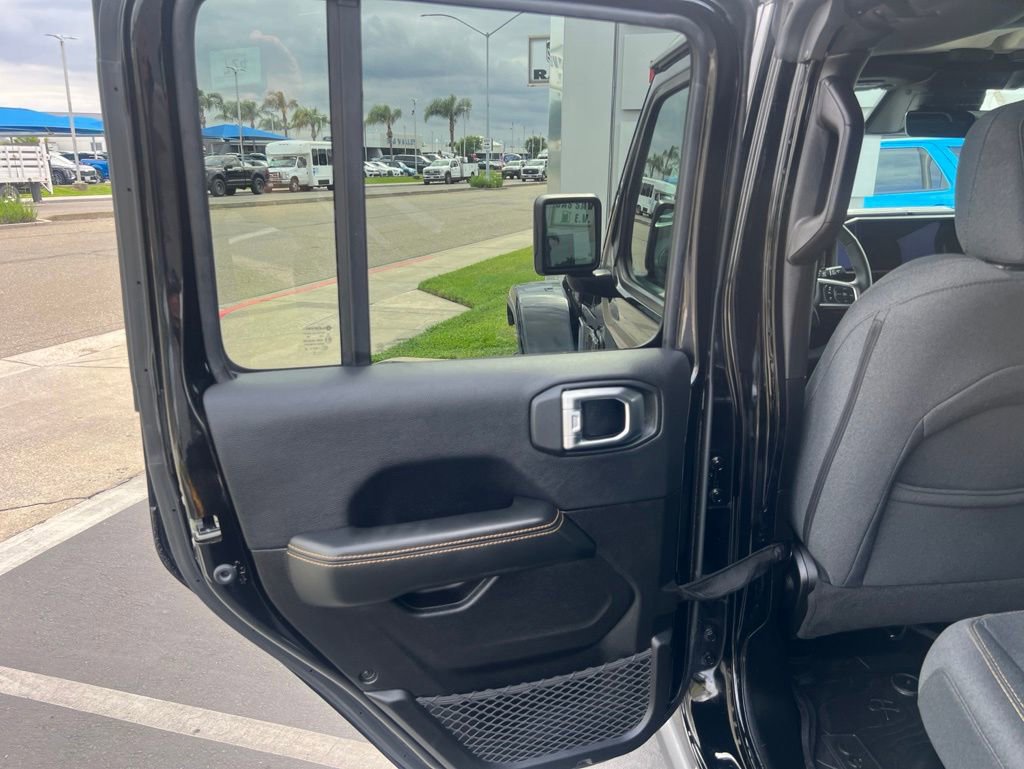 Used 2025 Jeep Wrangler Backcountry 4xe AWD/4WD image 32