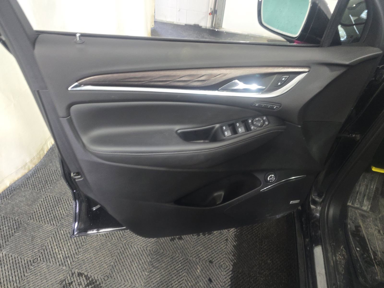 Used 2024 Buick Enclave Avenir w/ Avenir Technology Package image 7