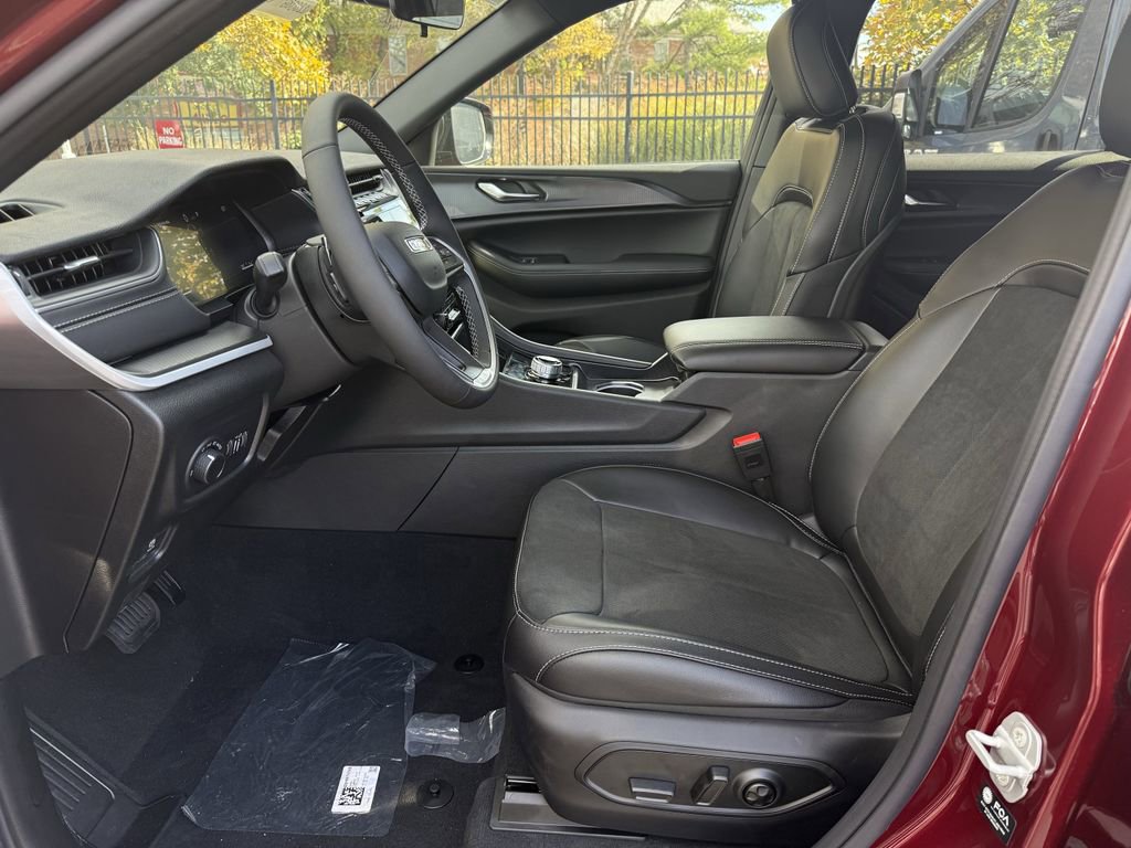 New 2025 Jeep Grand Cherokee L Altitude image 14