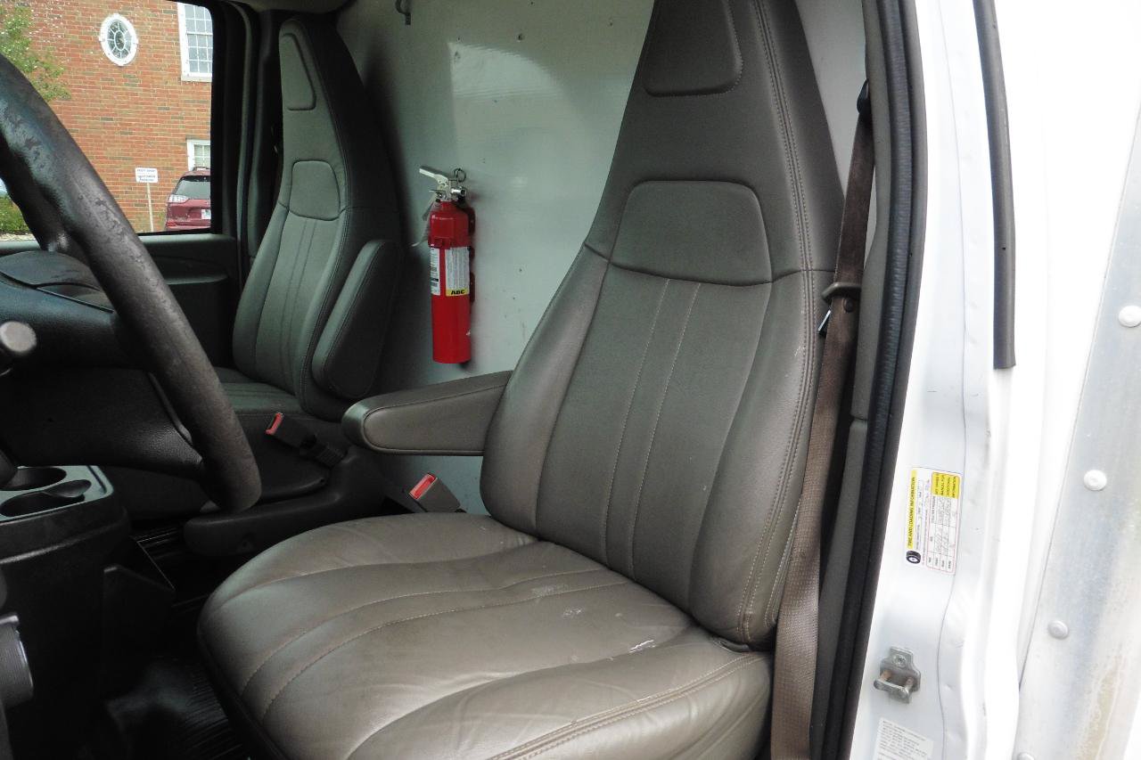 Used 2018 Chevrolet Express 3500 RWD image 8