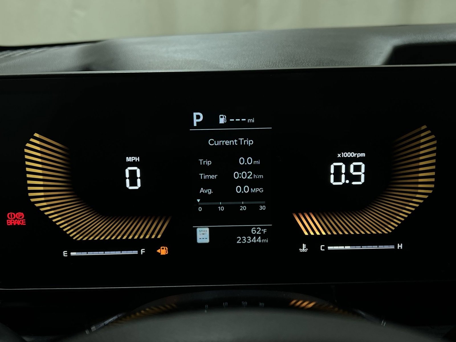 Used 2025 Kia Carnival FWD image 30