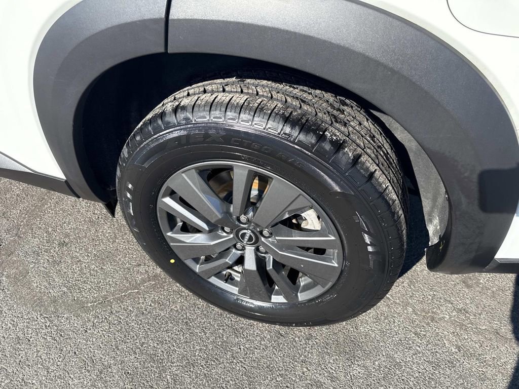 Used 2024 Nissan Pathfinder S image 12