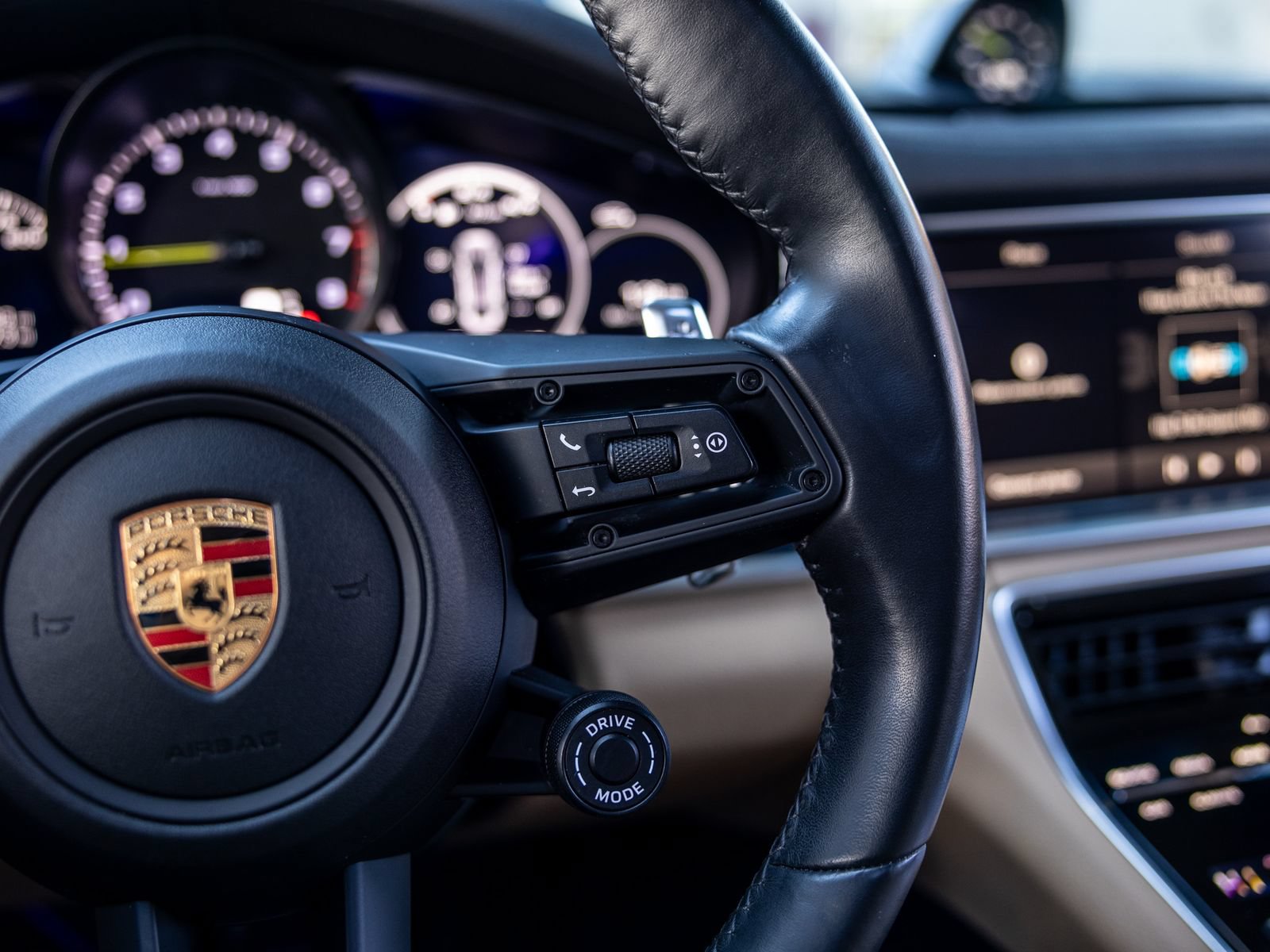 Certified 2023 Porsche Panamera 4S AWD/4WD image 33