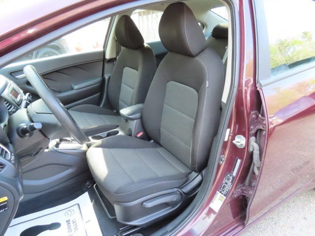 Used 2017 Kia Forte LX image 17