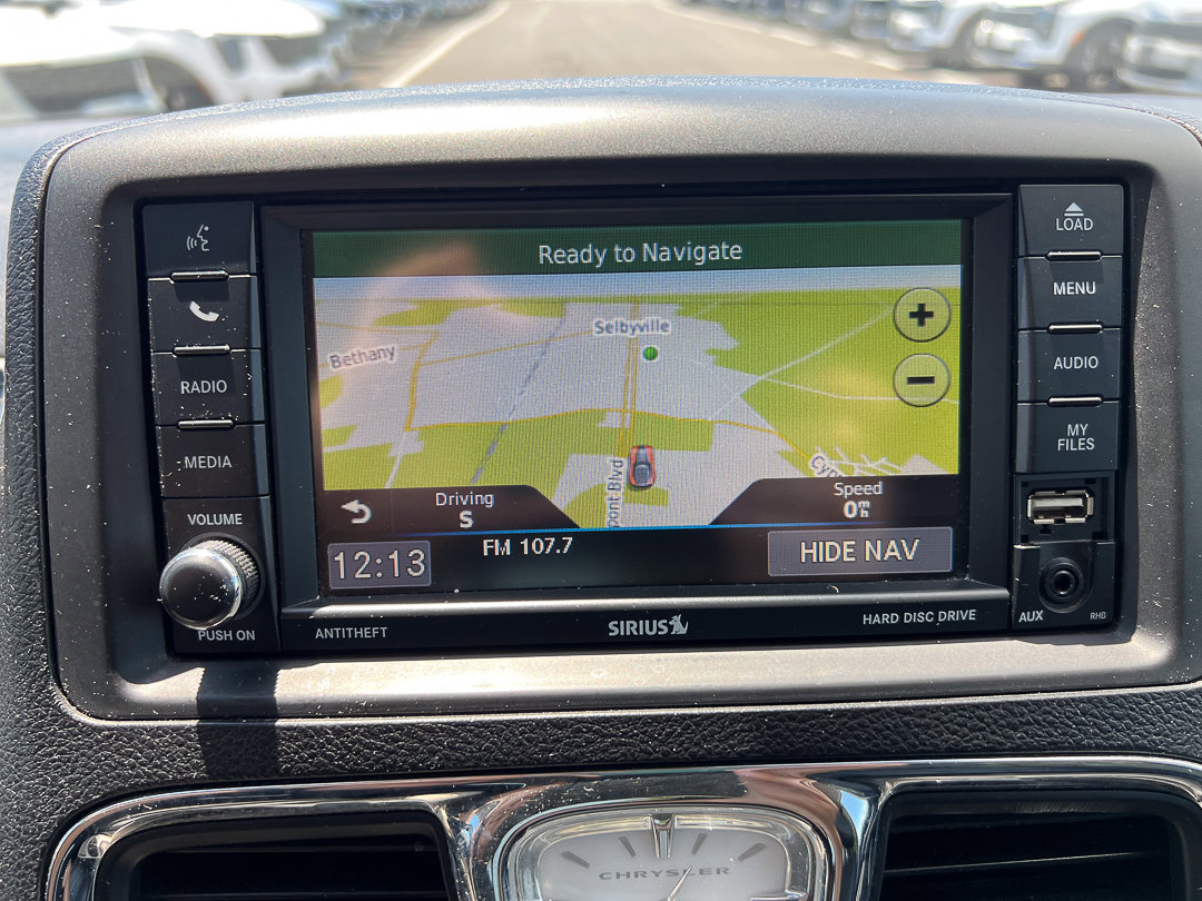Used 2013 Chrysler Town & Country Touring-L w/ Driver Convenience Group FWD image 22